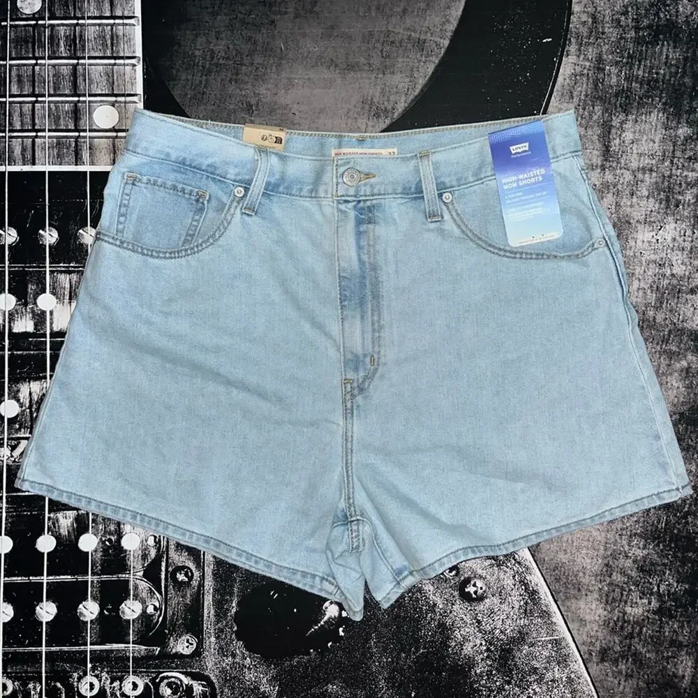 NWT Levi’s Mom Shorts